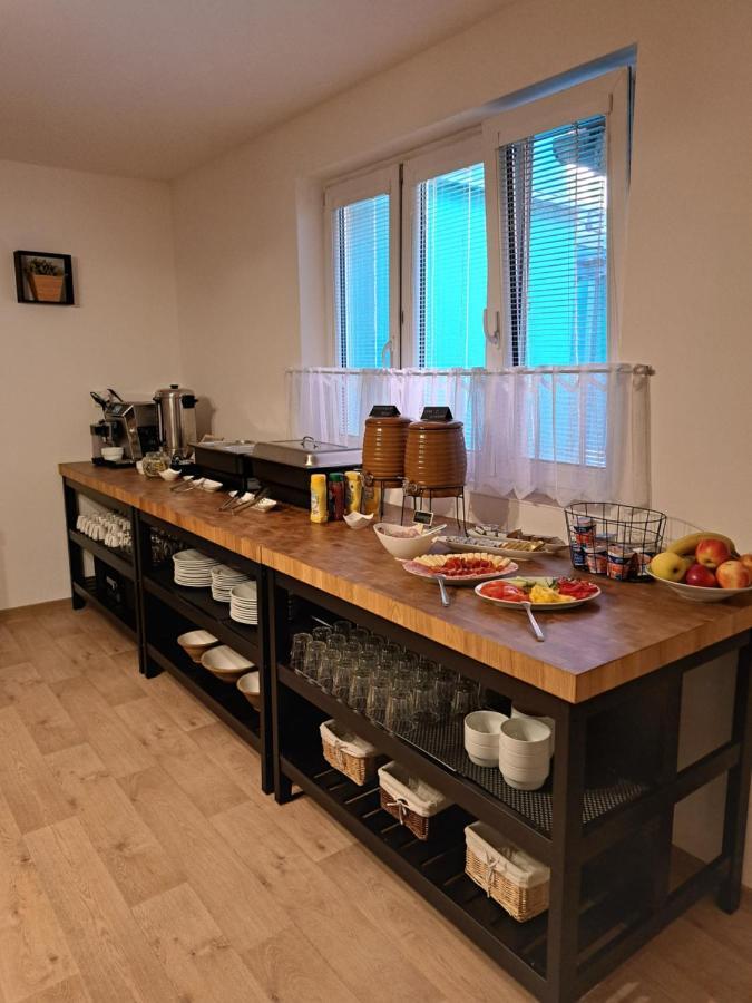 Penzion A Pizzerie Na Zalozne Kobylí Exterior photo