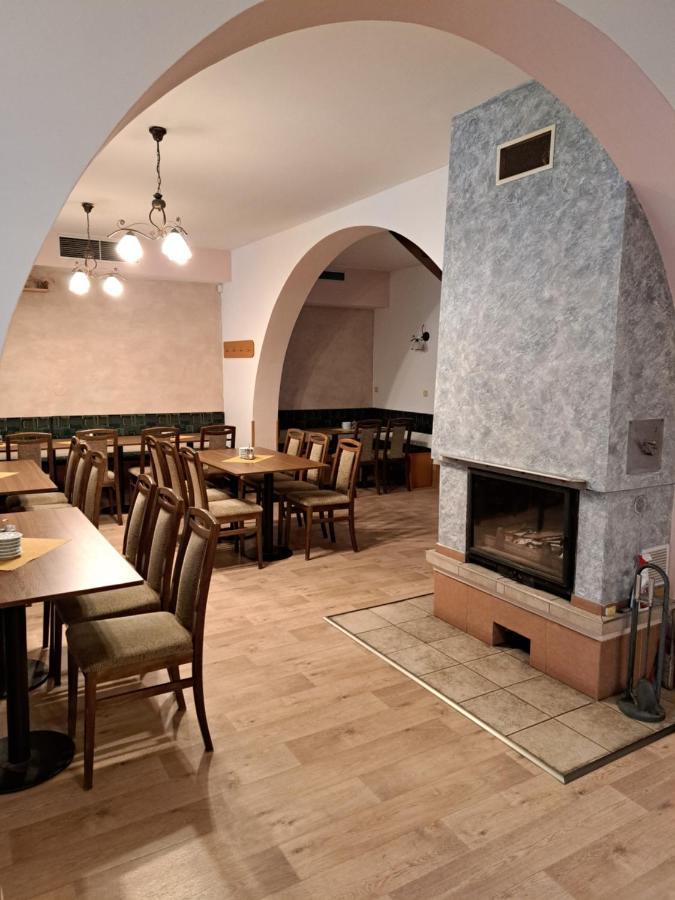 Penzion A Pizzerie Na Zalozne Kobylí Exterior photo
